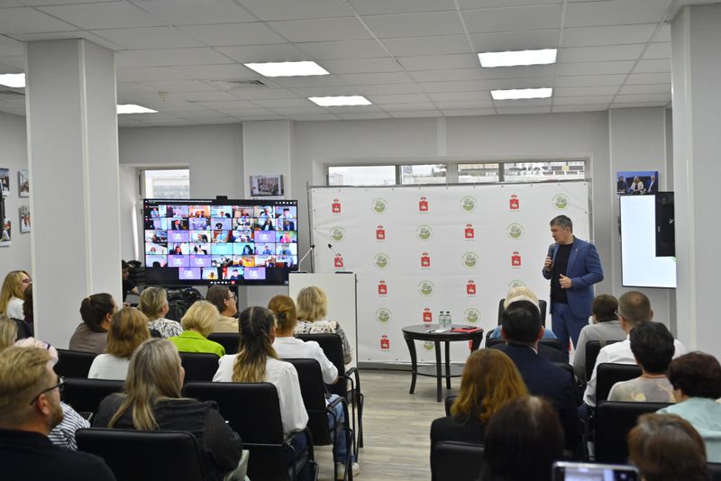 Губернатор Пермского края провел встречу с активистами ТОС и сельскими старостами