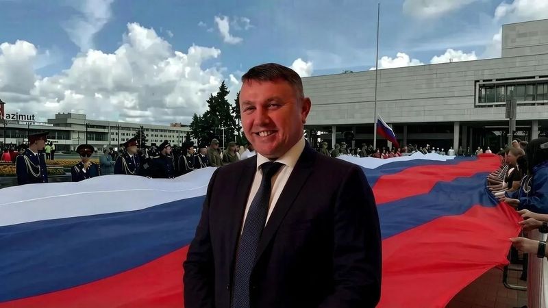 Нажмите для просмотра в полном размере С Днем Государственного флага Российской Федерации: Поздравление от Владимира Сидорова