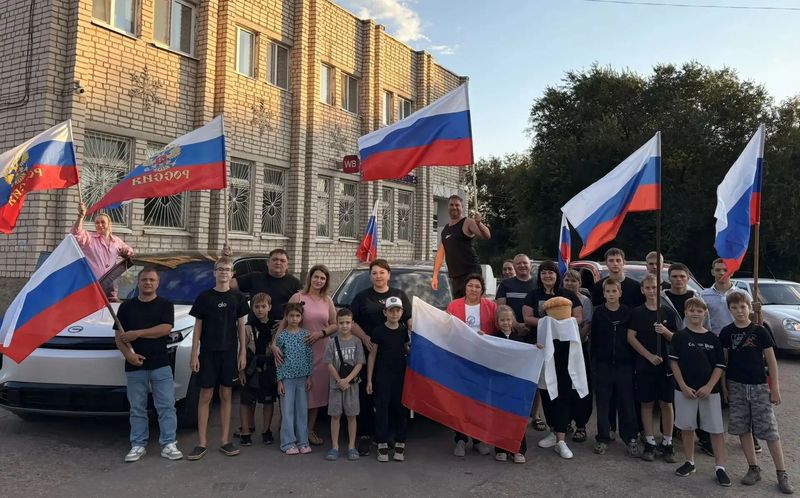 Нажмите для просмотра в полном размере В Саратовской области ТОСовцы устроили автопробег