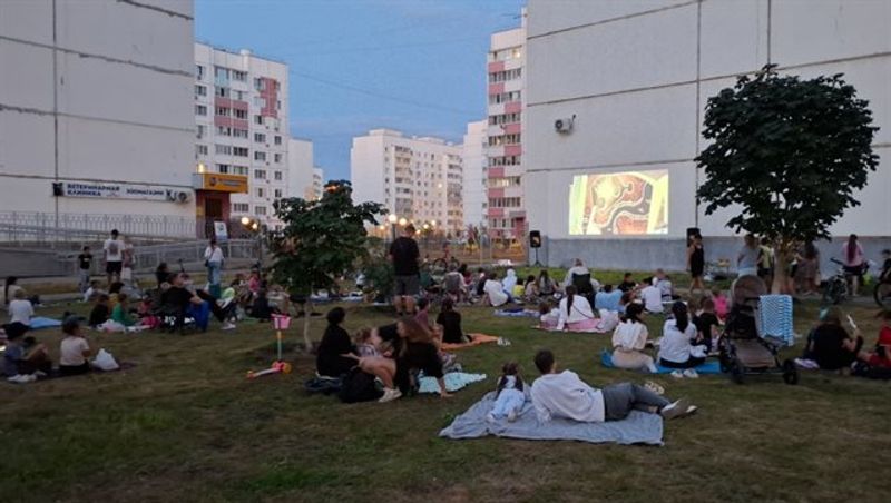В Ульяновске ТОСовцы организовали открытые кинопоказы под открытым небом