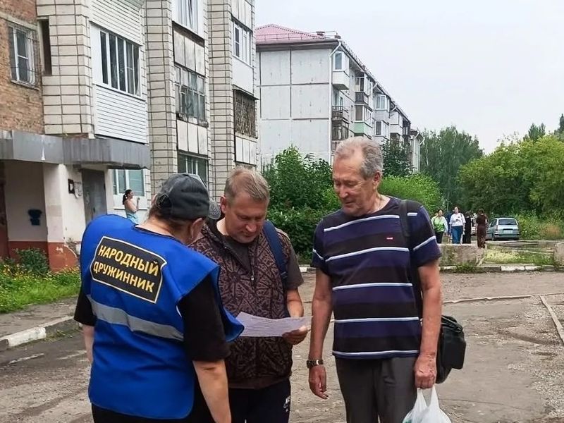 Нажмите для просмотра в полном размере В Омске ТОСовцы продолжают профилактические информационные рейды