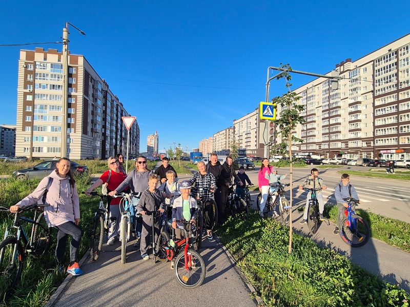 Нажмите для просмотра в полном размере Активисты ТОС Вологды вышли на велопрогулку