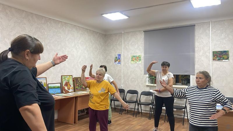 В Барнауле ТОСовцы организовали занятия по оздоровительной гимнастике для старшего поколения
