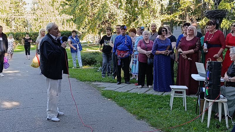 В Барнауле ТОСовцы чествуют пары, прожившие в браке свыше 50 лет